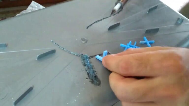 Aprende cómo reparar plástico transparente quebrado en casa